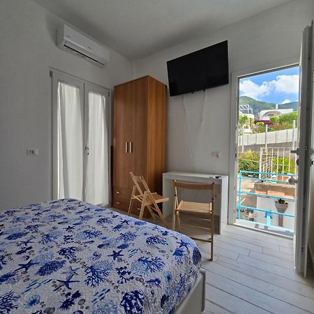 Villa La Casa Di Giuliana Primo Piano Con Balcone à Ischia Extérieur photo