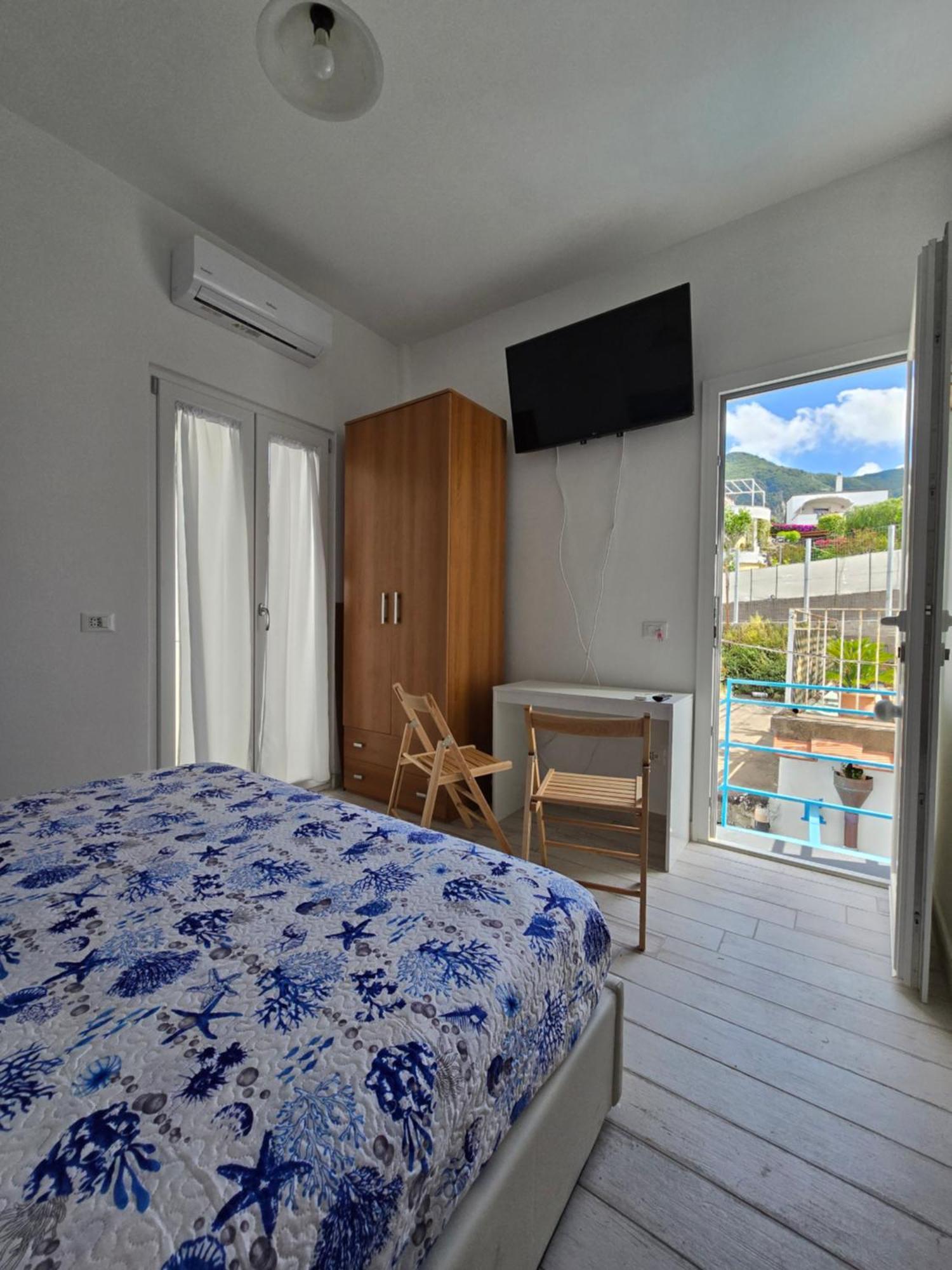 Villa La Casa Di Giuliana Primo Piano Con Balcone à Ischia Extérieur photo