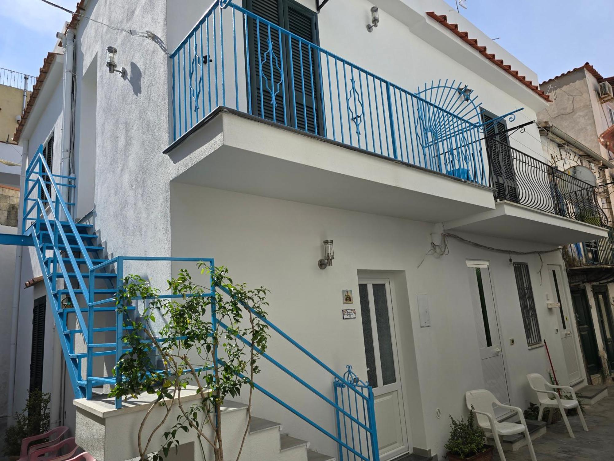 Villa La Casa Di Giuliana Primo Piano Con Balcone à Ischia Extérieur photo